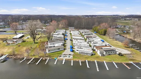 $74,900 | 5755 South 75th Street West, Wolcottville, IN 46795