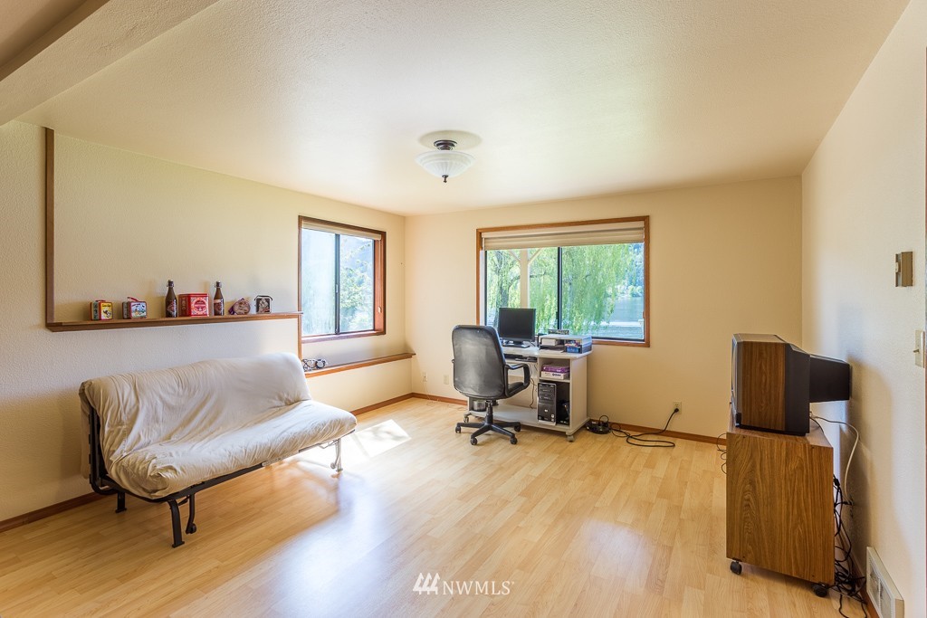 18398 Southwest View Road Mount Vernon, WA 98274 - Photo 13 of 19 Gallery Image 13