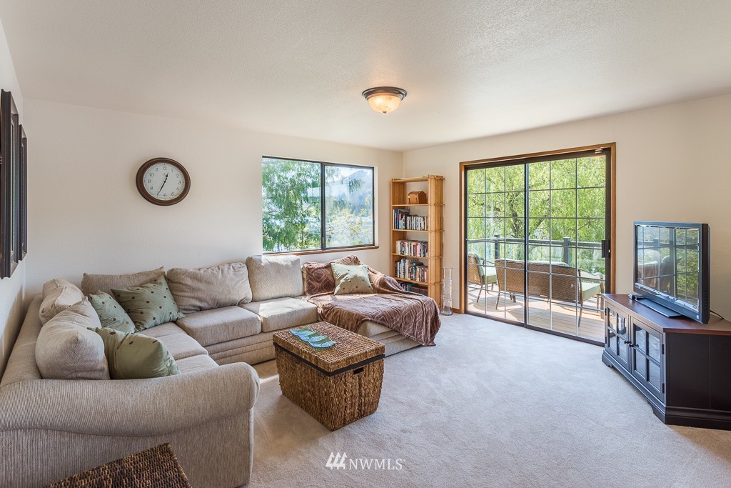 18398 Southwest View Road Mount Vernon, WA 98274 - Photo 6 of 19 Gallery Image 6