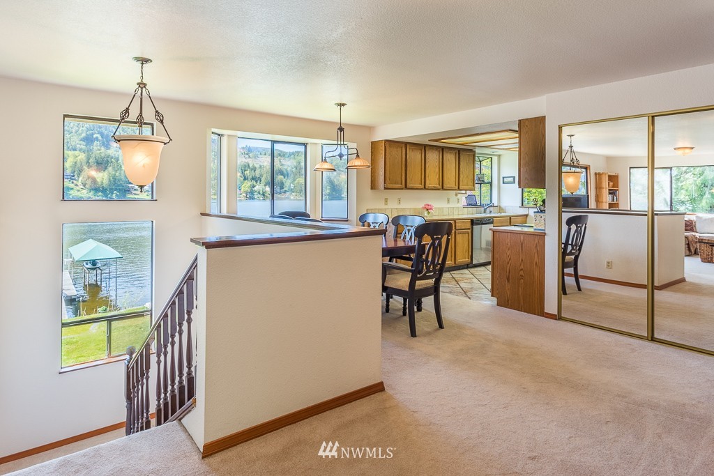 18398 Southwest View Road Mount Vernon, WA 98274 - Photo 8 of 19 Gallery Image 8