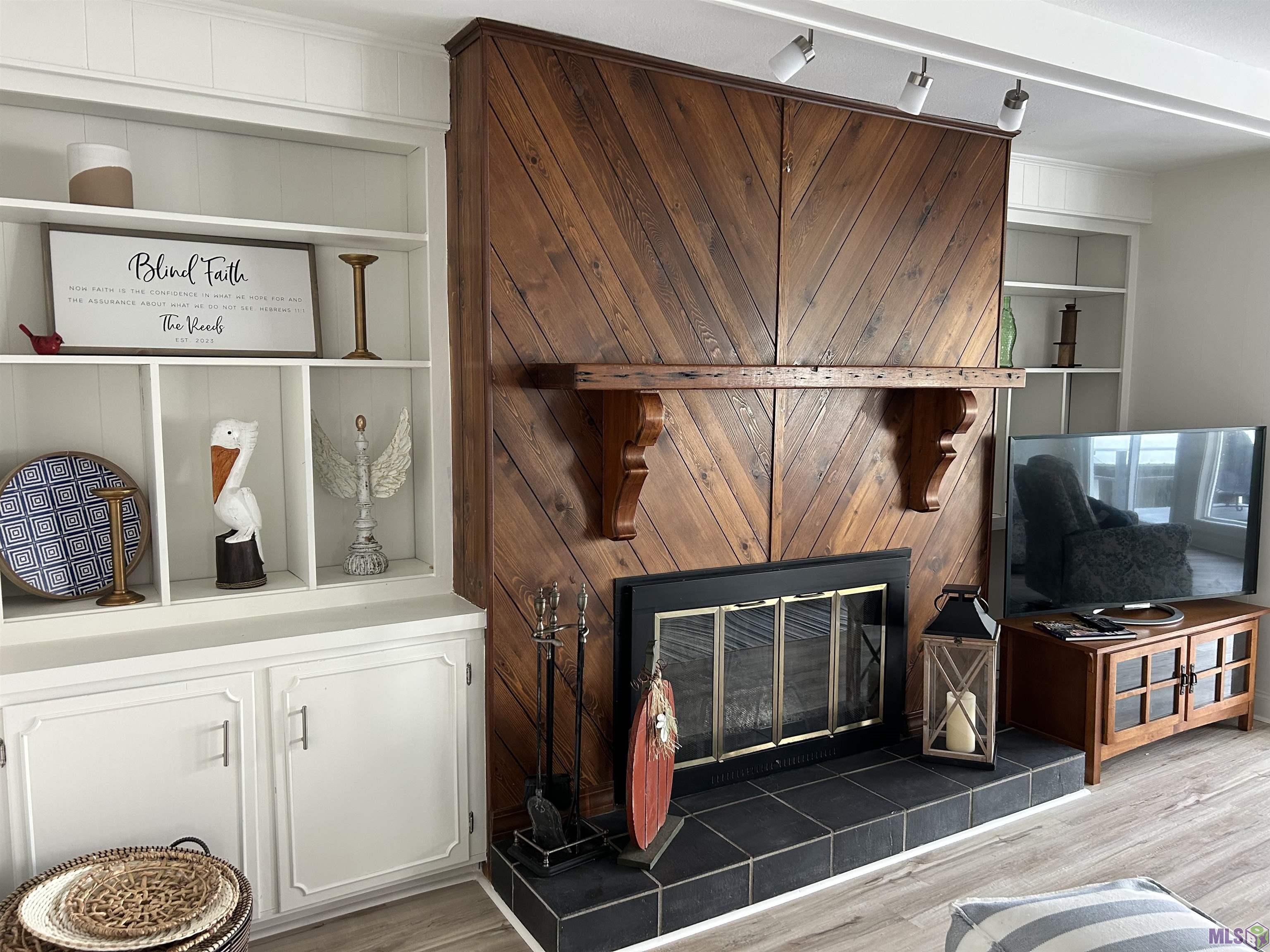 10241 Island Road Ventress, LA 70783 - Photo 6 of 27 Fireplace