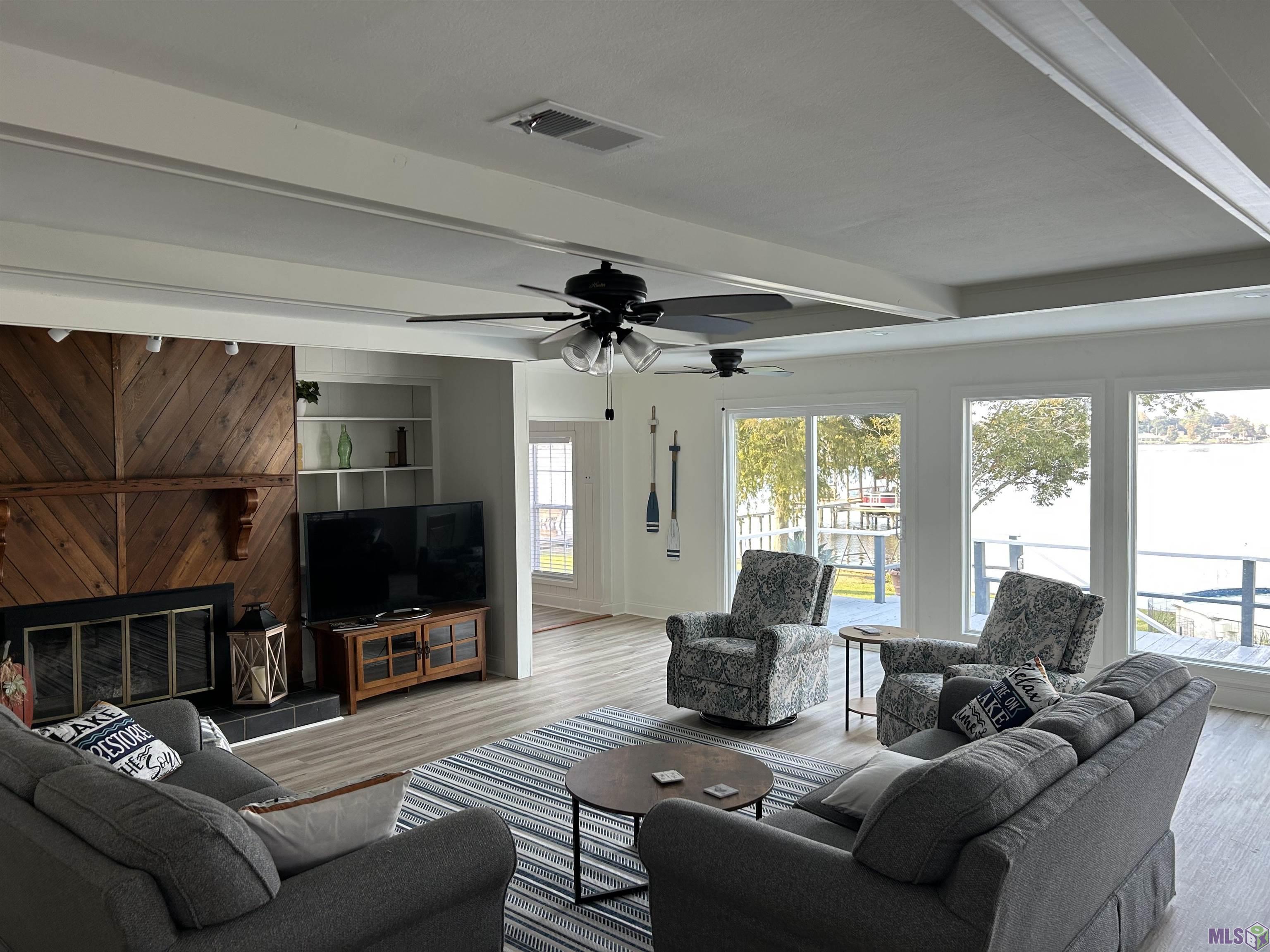 10241 Island Road Ventress, LA 70783 - Photo 7 of 27 Living Room