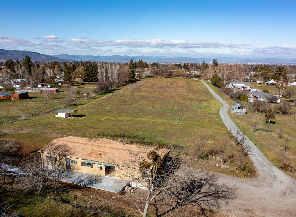 2481 South Stage Road Medford, OR 97501 - Photo 3 of 31 SS(11)