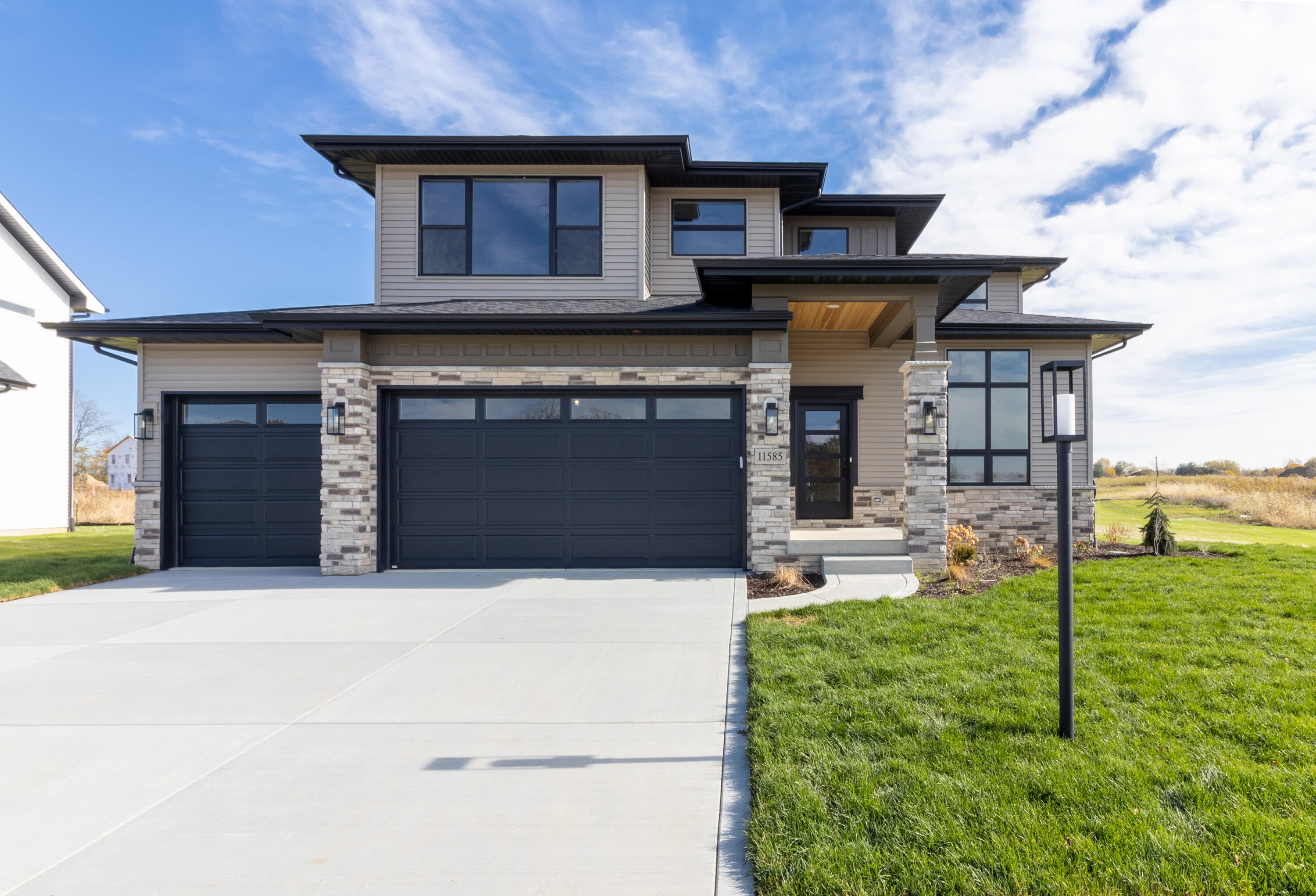 1757 Forest Ridge Drive Valparaiso, IN 46385 - Photo 1 of 36 3000x2042