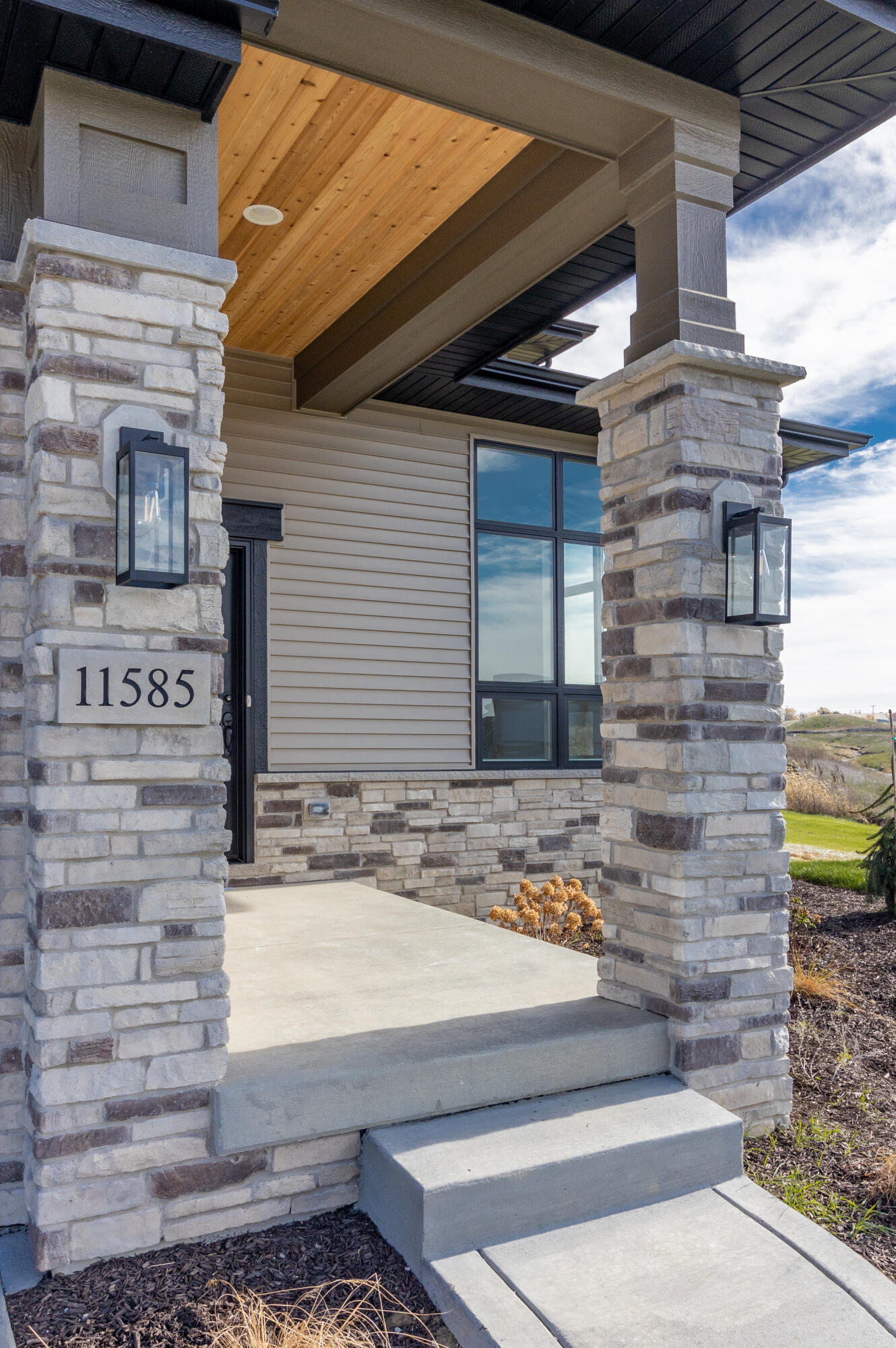 1757 Forest Ridge Drive Valparaiso, IN 46385 - Photo 3 of 36 1330x2000