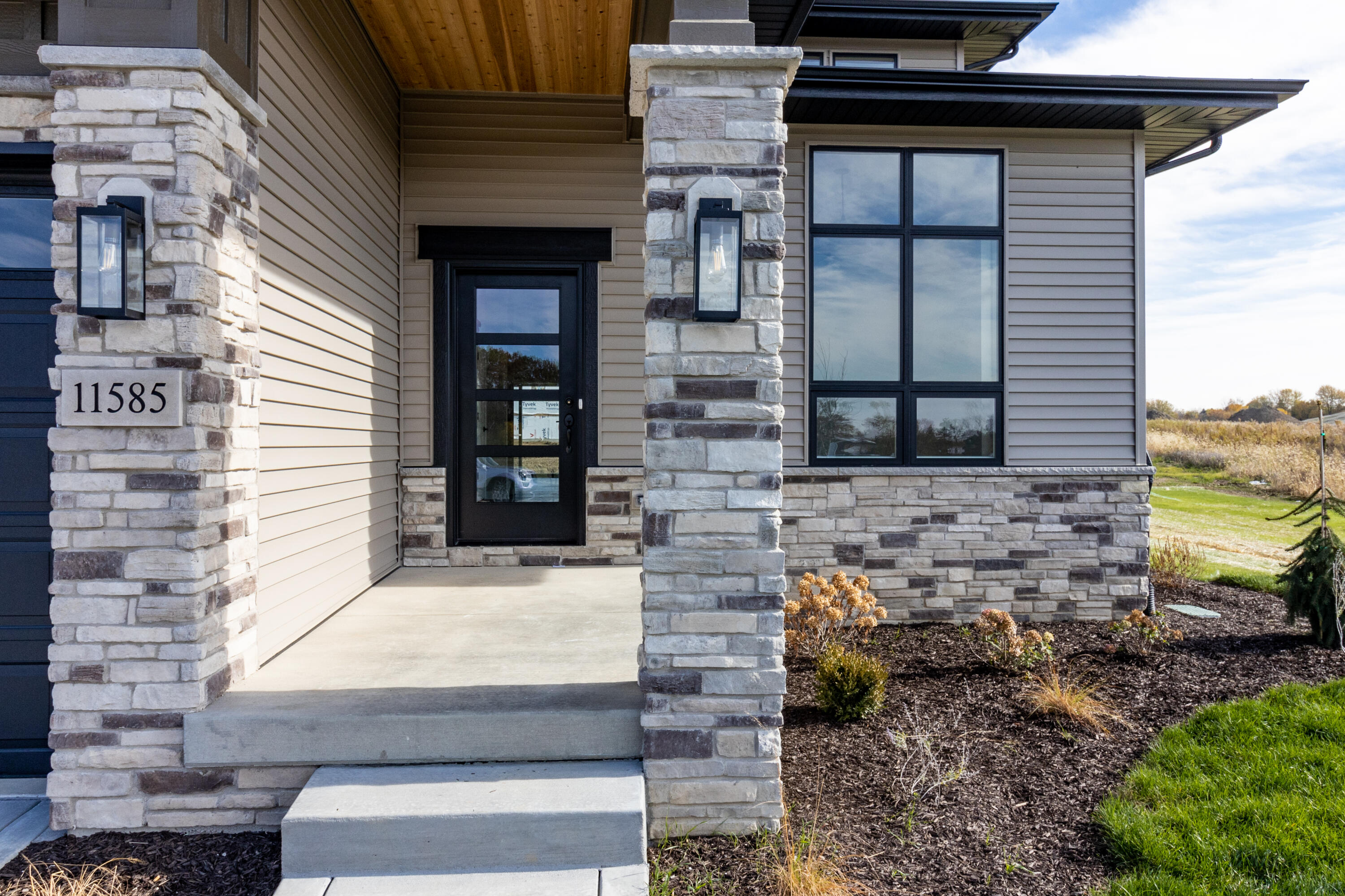 1757 Forest Ridge Drive Valparaiso, IN 46385 - Photo 4 of 36 3000x2000