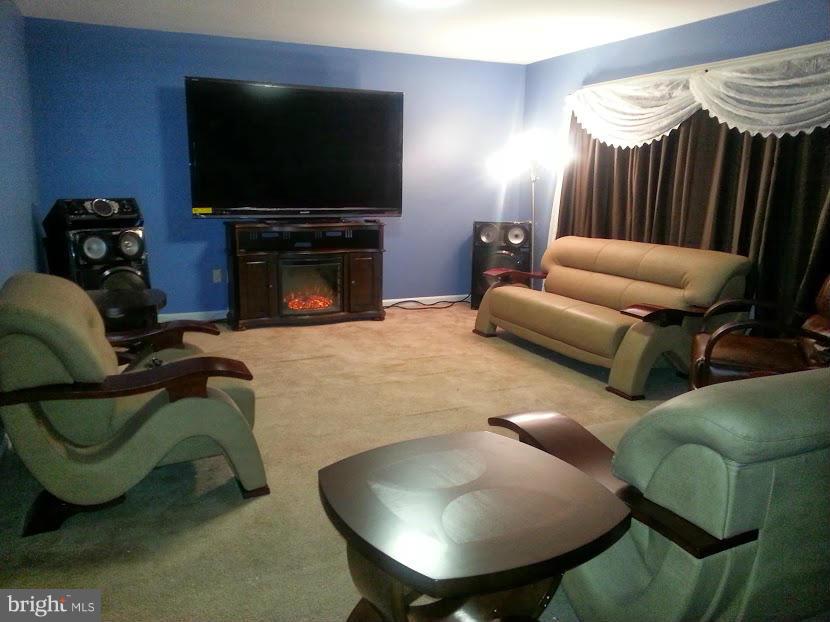 12500 Rockledge Drive Bowie, MD 20715 - Photo 2 of 5 Family Room