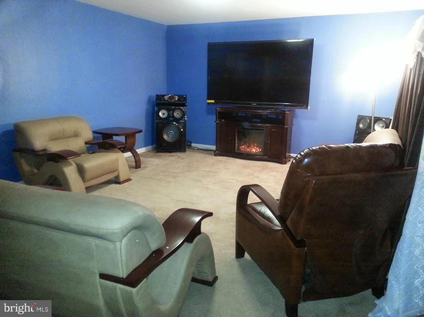 12500 Rockledge Drive Bowie, MD 20715 - Photo 3 of 5 Family Room