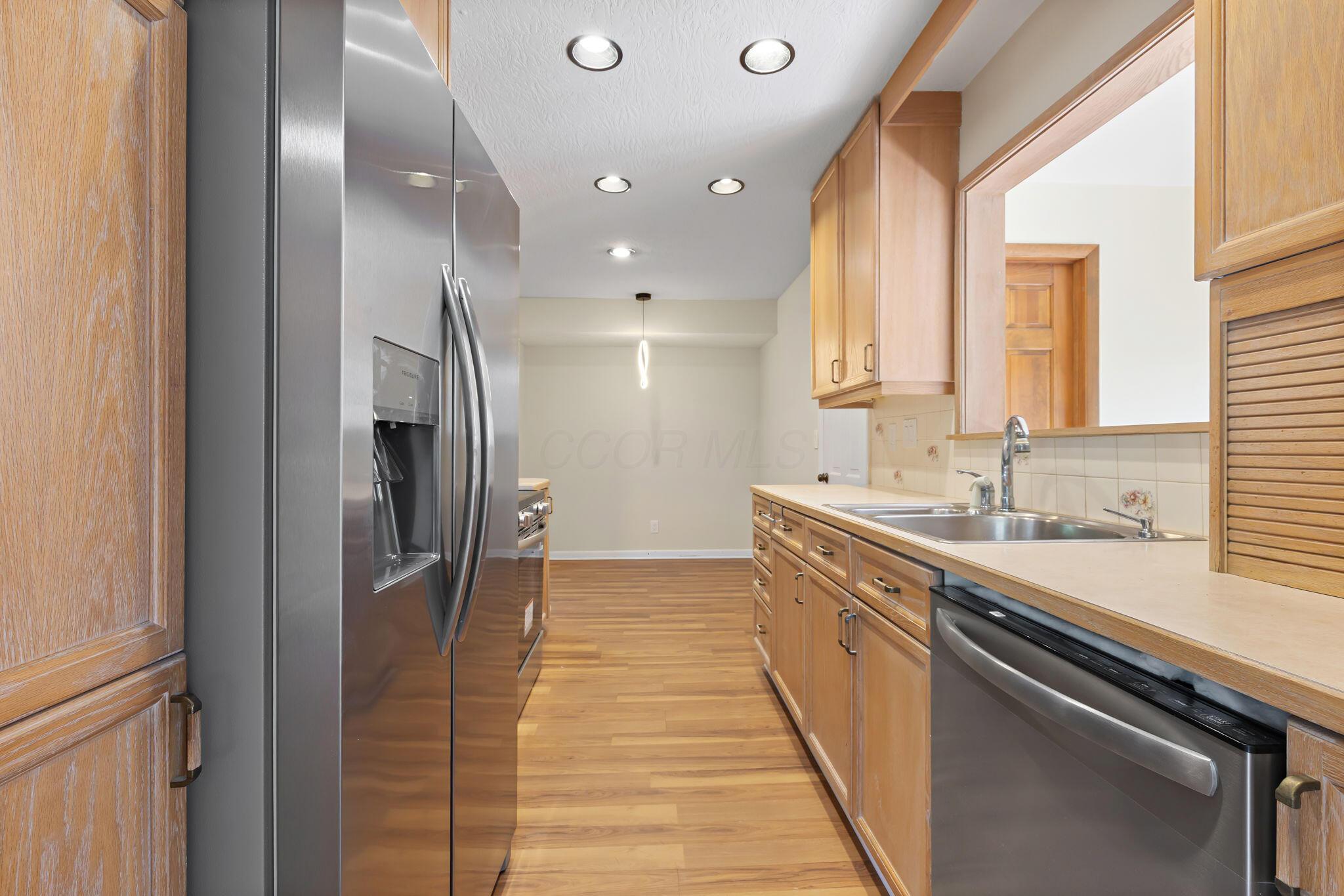 6900 Lee Road Westerville, OH 43081 - Photo 10 of 41 Kitchen