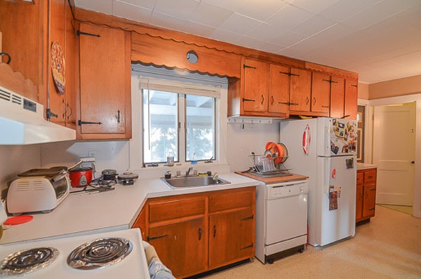 28 Rangeley Road Watertown, MA 02472 - Photo 8 of 15 Gallery Image 8