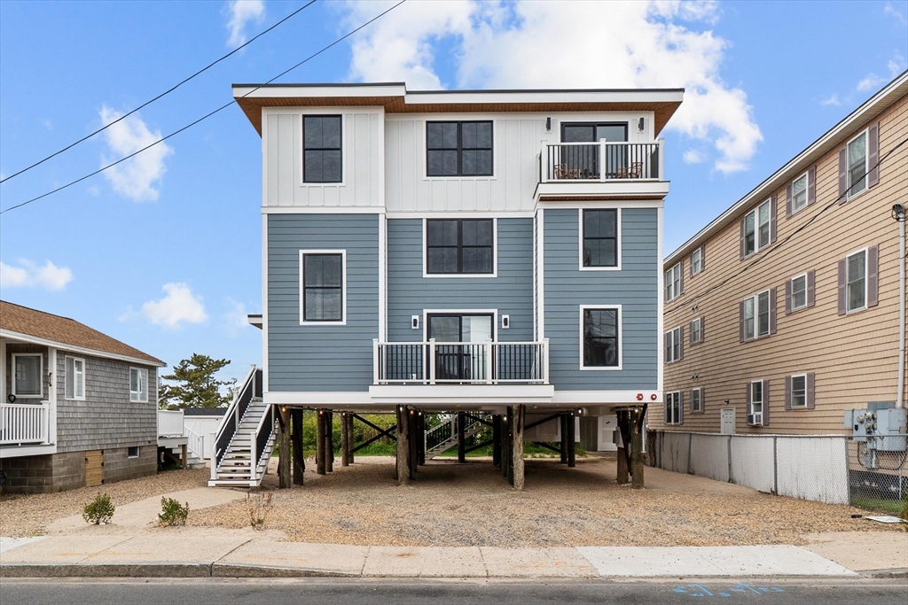 30 Cable Avenue, Unit 3 Salisbury, MA 01952 - Photo 3 of 31 a front view of a house with a yard