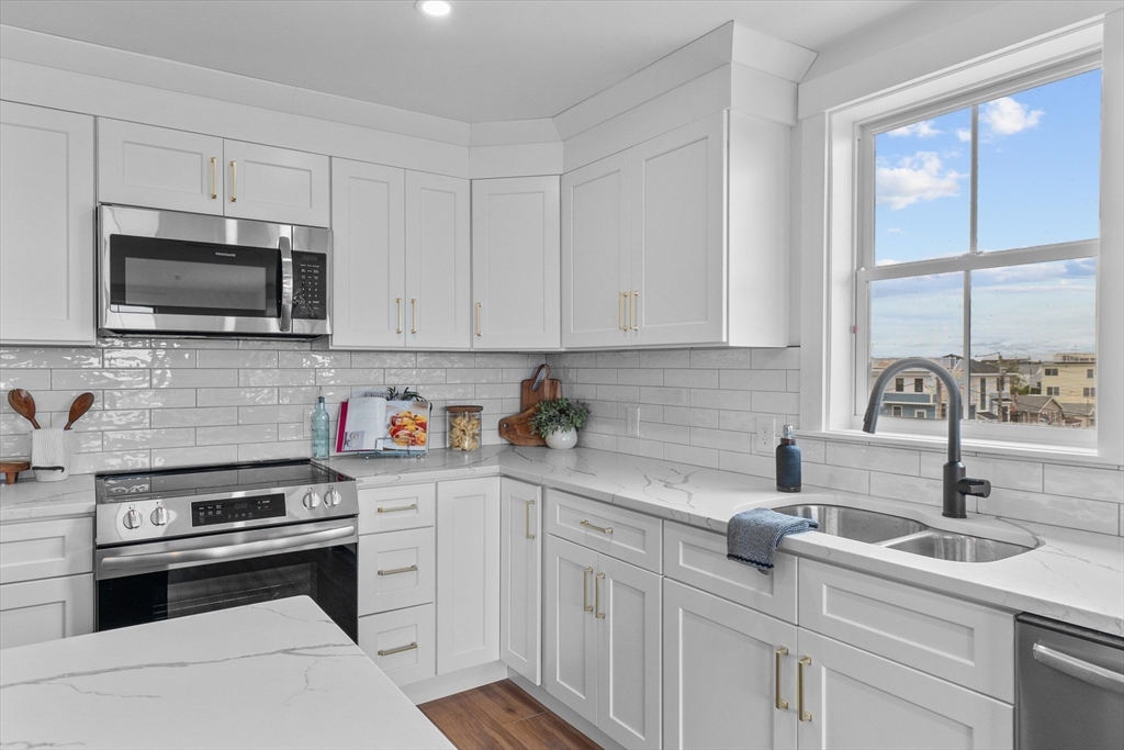 30 Cable Avenue, Unit 3 Salisbury, MA 01952 - Photo 10 of 31 a kitchen with appliances a sink and cabinets