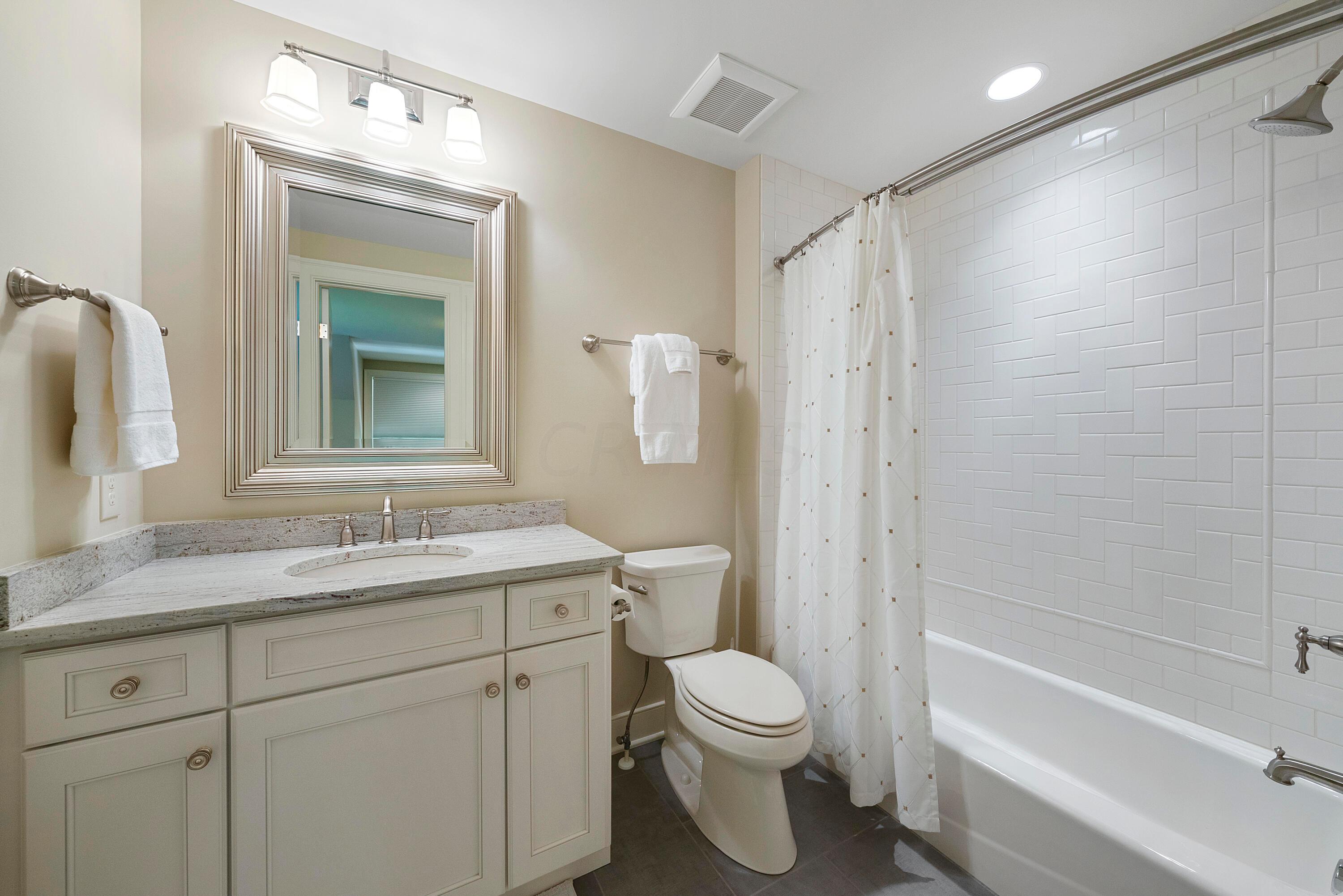 2730 Edington Road Columbus, OH 43221 - Photo 48 of 70 Tub/shower and single vanity.