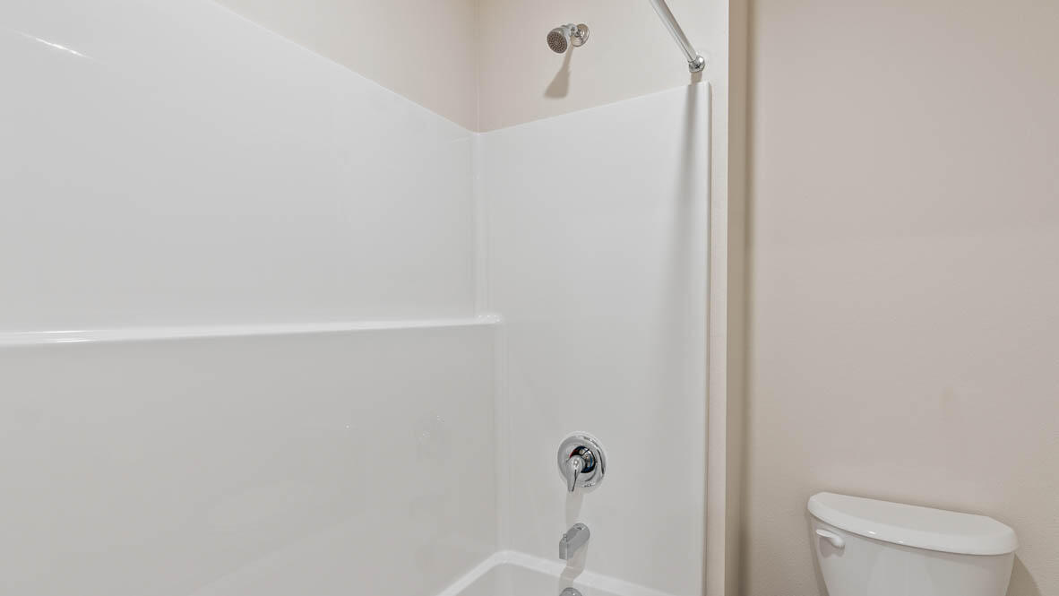 61175 Southeast Splendor Lane Bend, OR 97702 - Photo 20 of 35 020 secondary bathroom