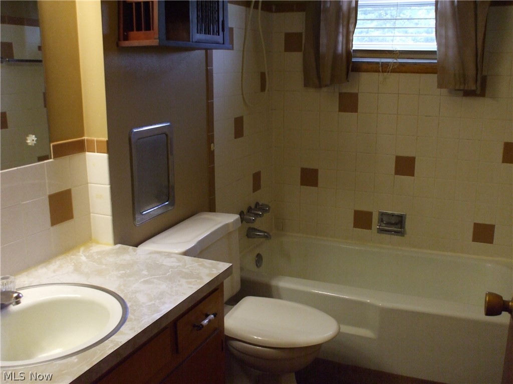 236-238 North Messner Road New Franklin, OH 44319 - Photo 20 of 30 Gallery Image 20