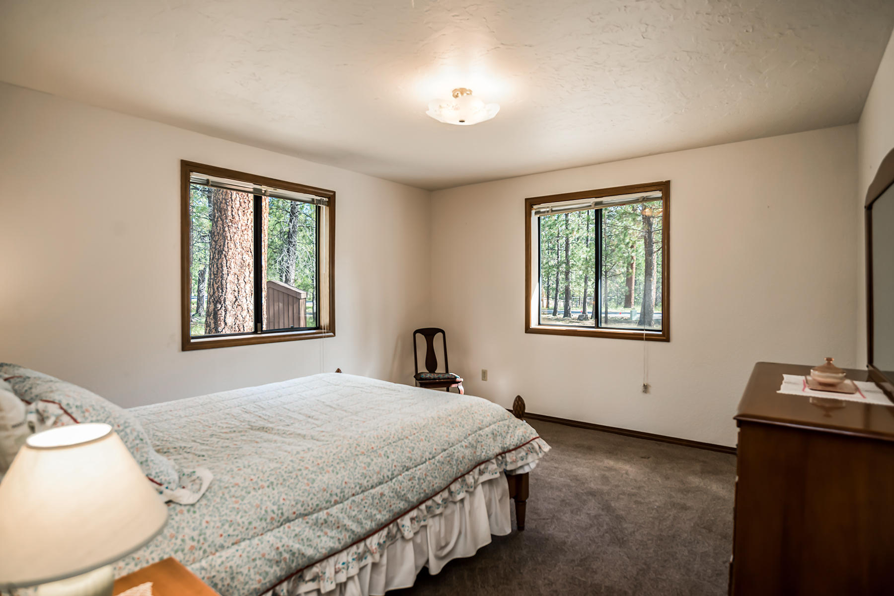 14557 Crossroads Loop Sisters, OR 97759 - Photo 19 of 25 Roomy bedroom