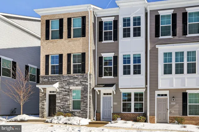 $555,000 | 1017 Village Club Alley, Montgomery Village, MD 20886
