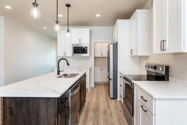 $492,860 | 10311 Burgundy Drive, Horace, ND 58047