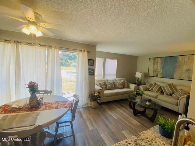 113 Molokai, Unit D Diamondhead, MS 39525 - Photo 13 of 21 IMG_5490