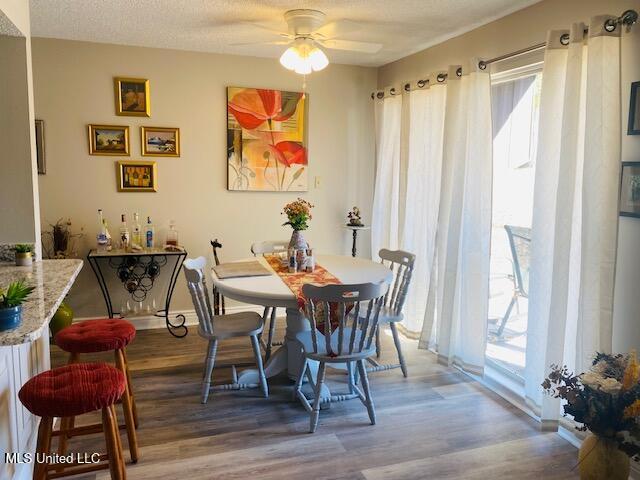 113 Molokai, Unit D Diamondhead, MS 39525 - Photo 3 of 21 IMG_5486