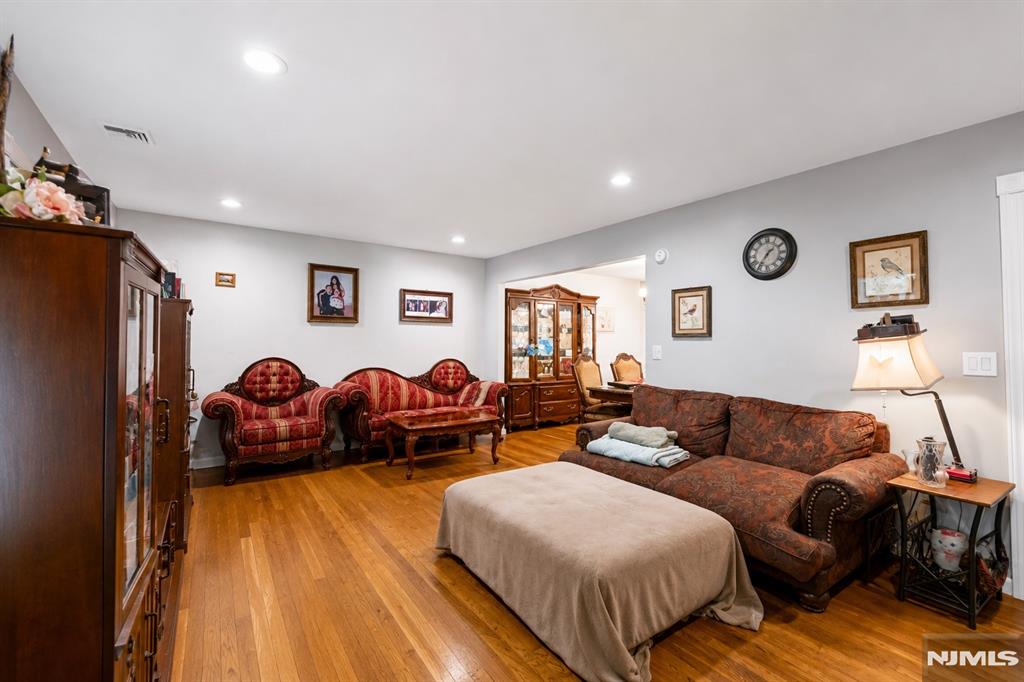 310 Ruckman Road Closter, NJ 07624 - Photo 5 of 30