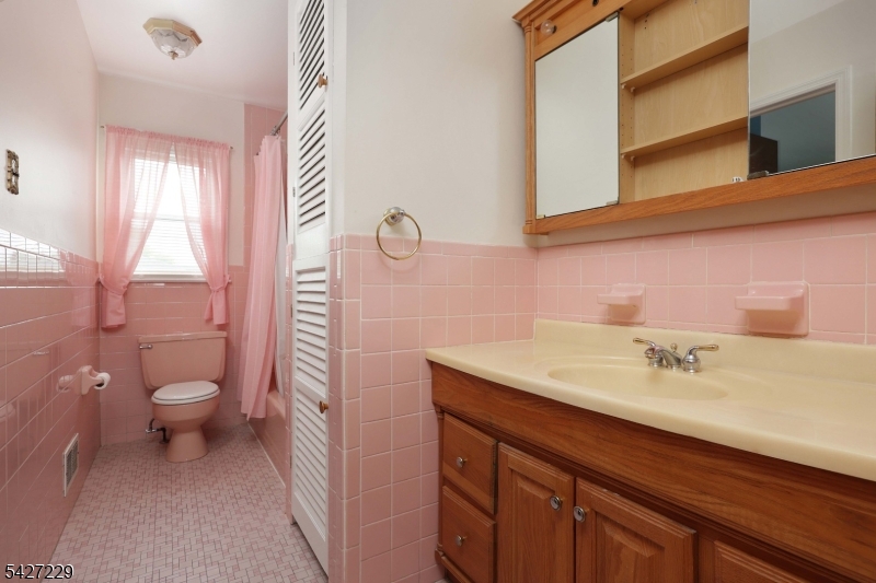 76 Harrison Street Clark, NJ 07066 - Photo 18 of 28