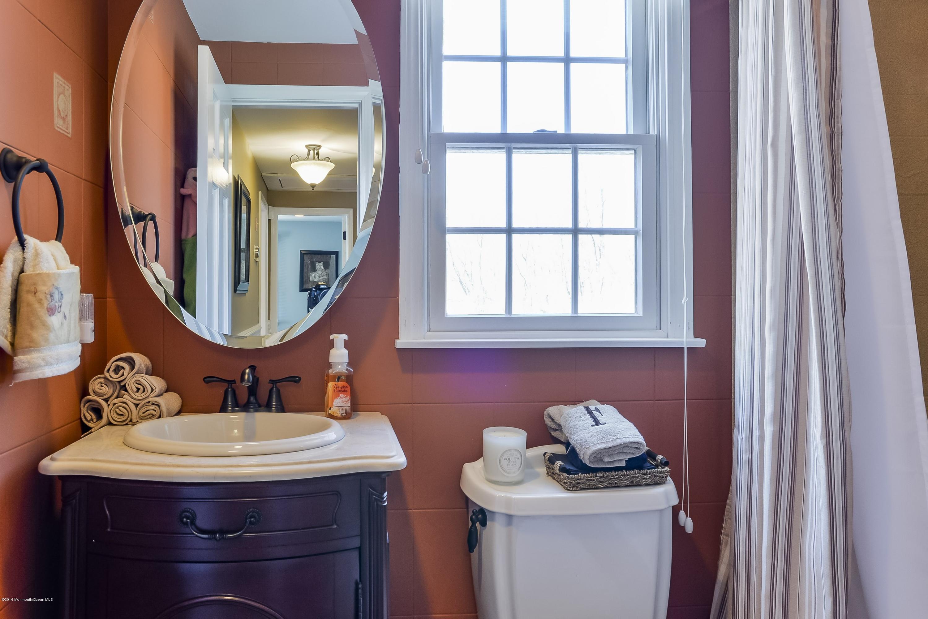 29 Woodhollow Road Colts Neck, NJ 07722 - Photo 17 of 27 017_Full Bath