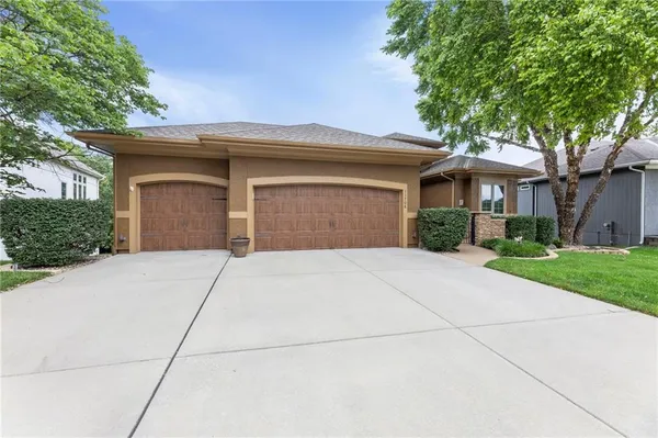 $545,000 | 11708 Delavan Avenue, Kansas City, KS 66109