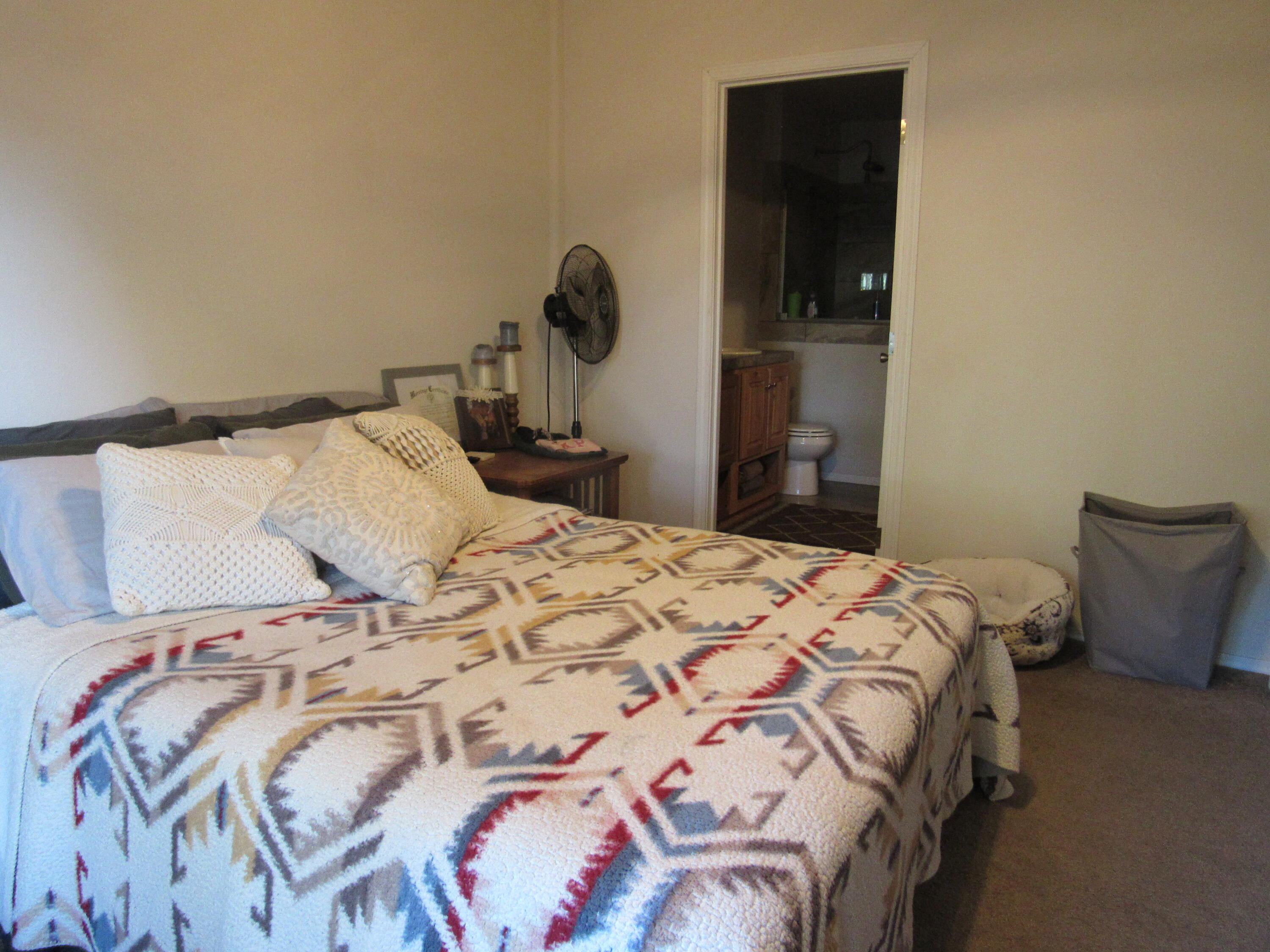 35712 Modoc Point Road, Unit 229700 Chiloquin, OR 97624 - Photo 21 of 23 primary bedroom