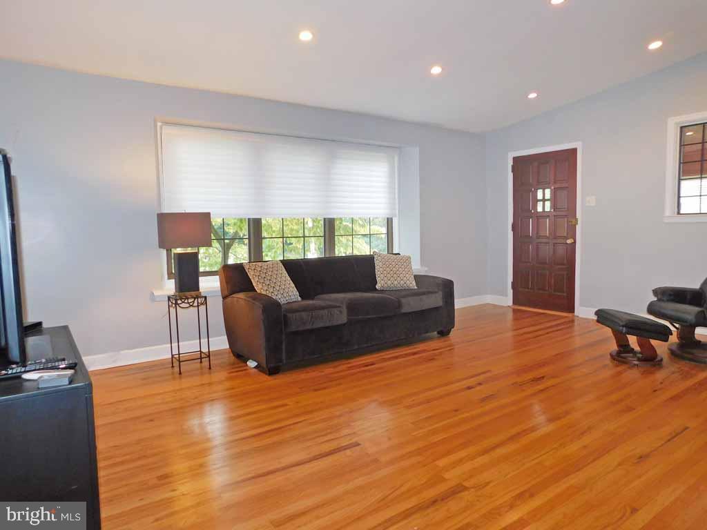 8800 Blue Grass Road Philadelphia, PA 19152 - Photo 8 of 35 Gallery Image 8