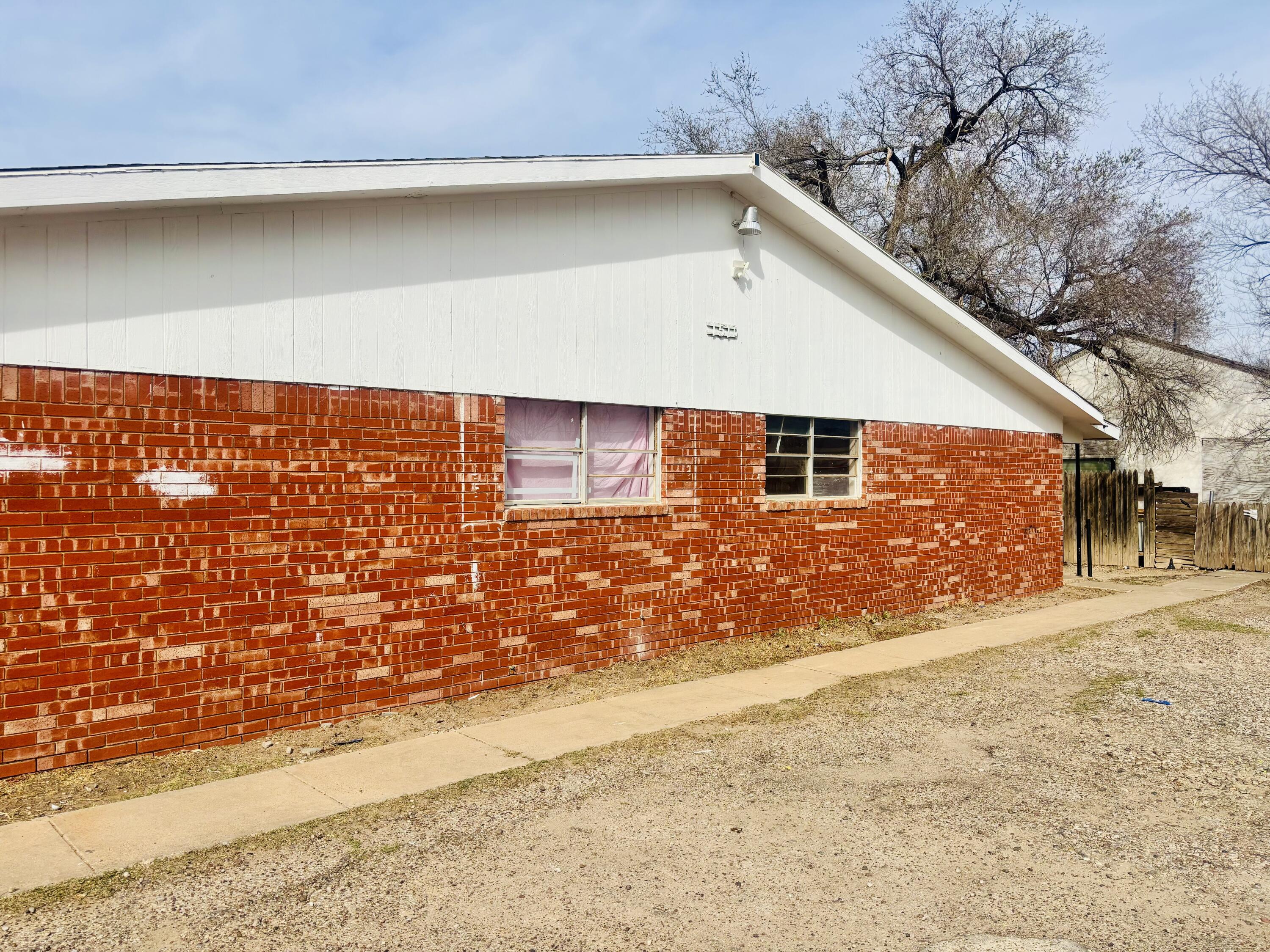 1510 29th Place Lubbock, TX 79411 - Photo 2 of 9 a backyard of a house