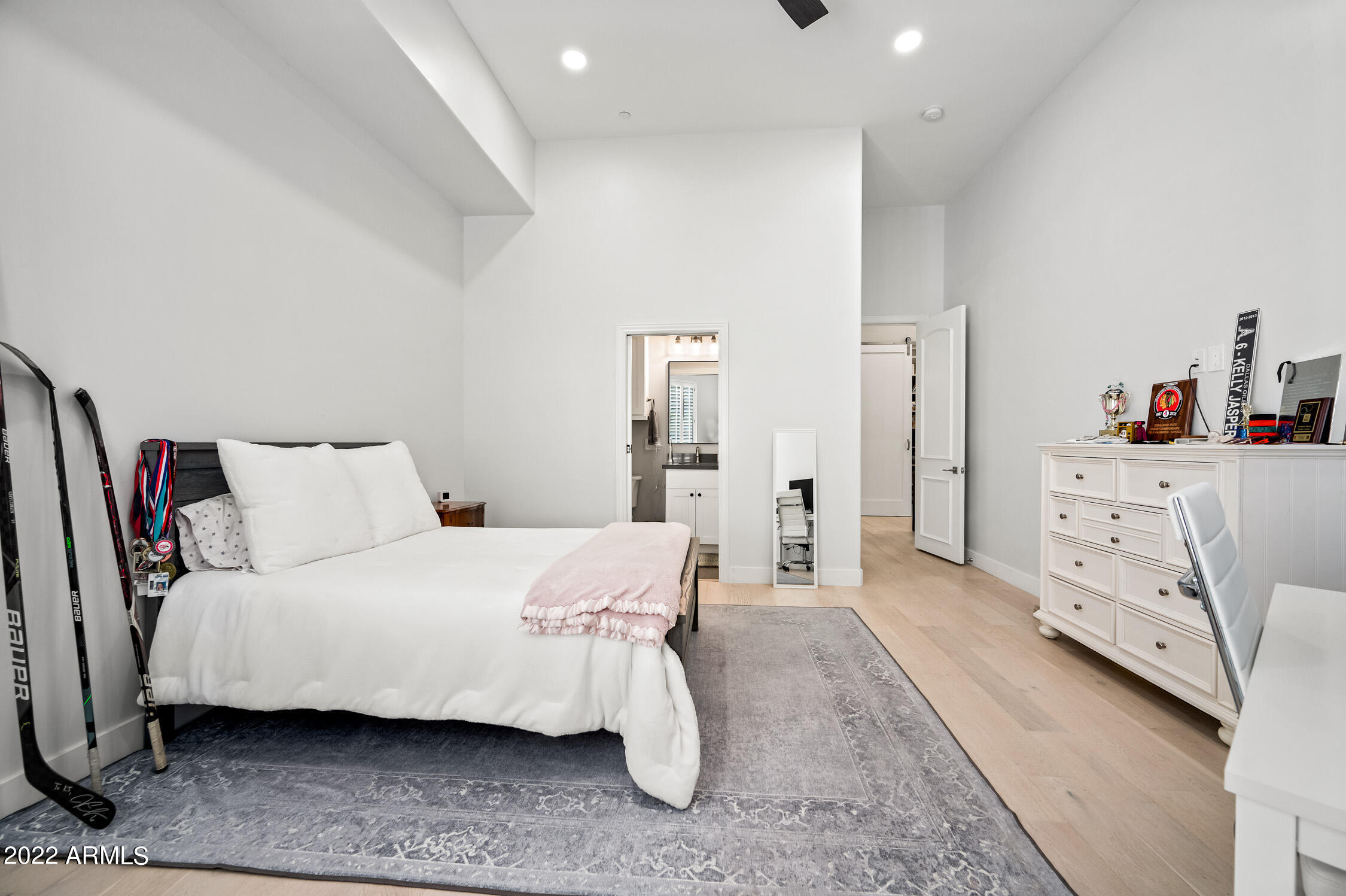 10651 East Cactus Road Scottsdale, AZ 85259 - Photo 12 of 59 ocupix-10651ECR-45