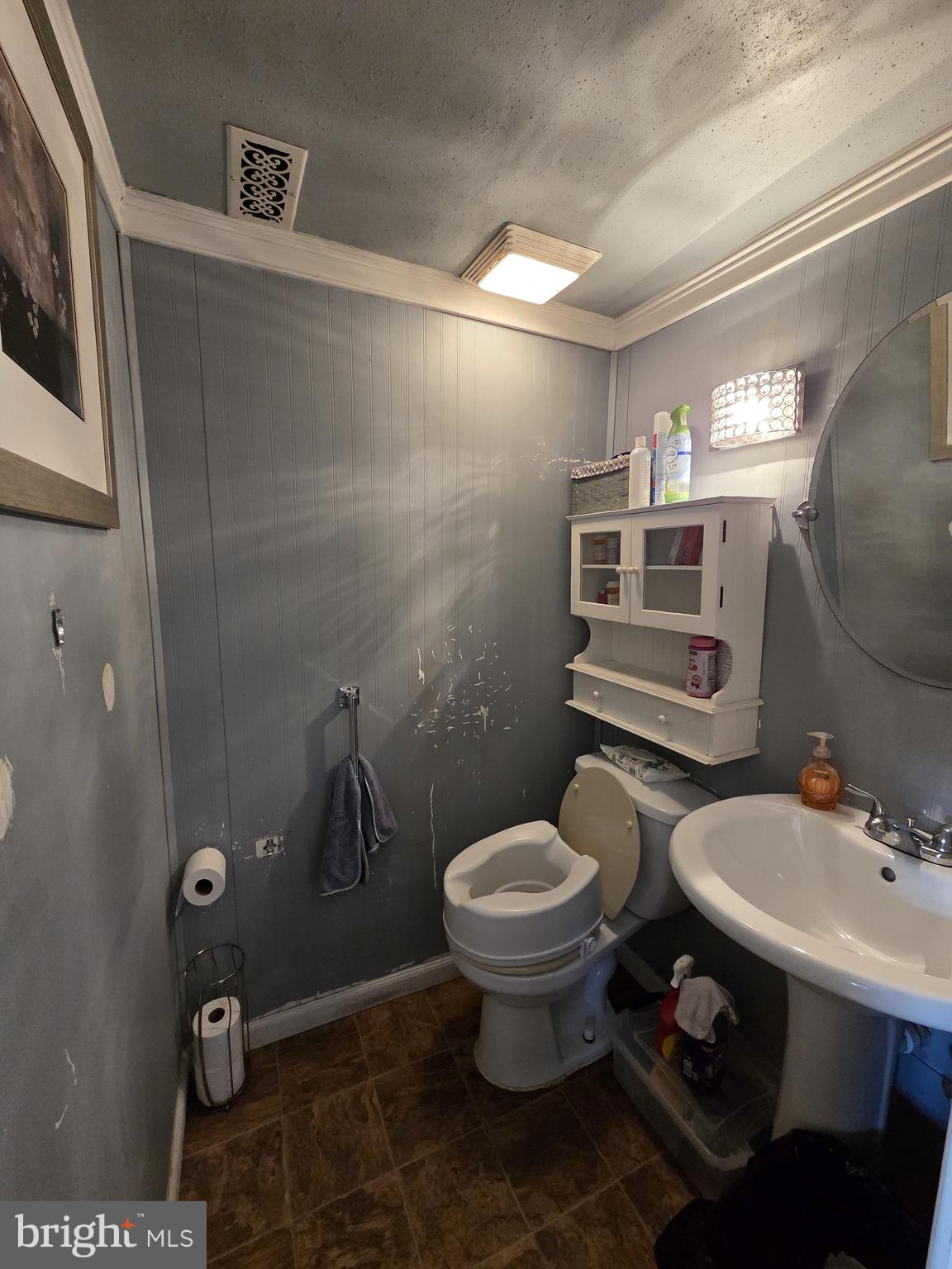 4 Berkely Way New Castle, DE 19720 - Photo 5 of 14 Powder Room