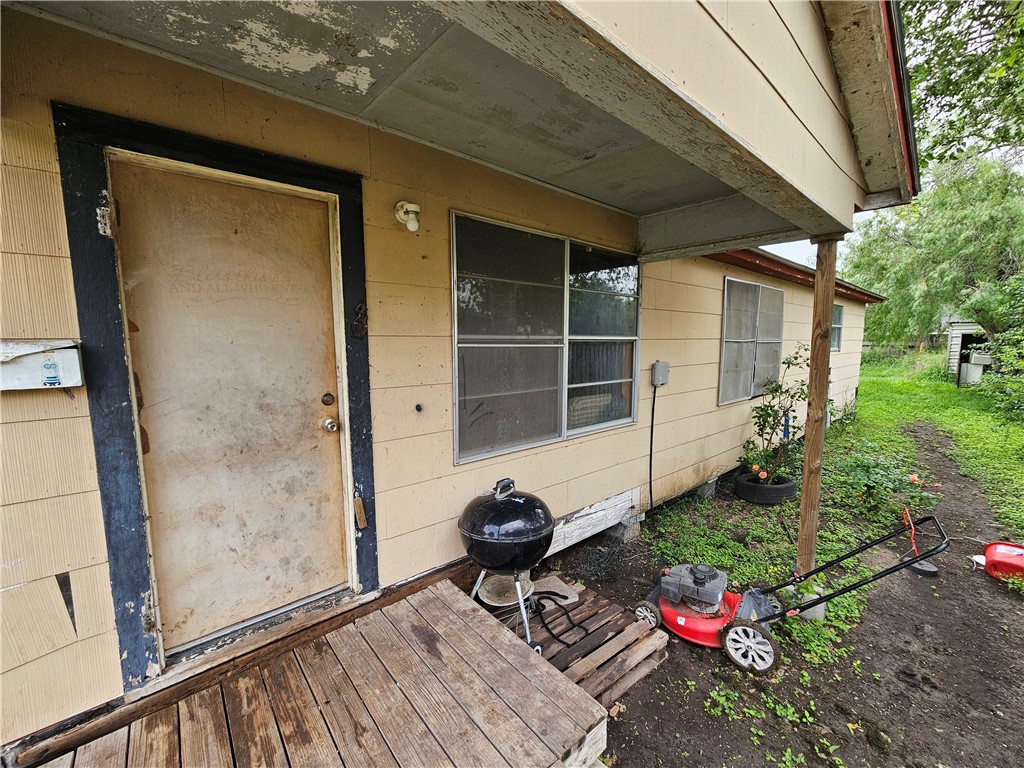 742 West 1st Street Alice, TX 78332 - Photo 2 of 25