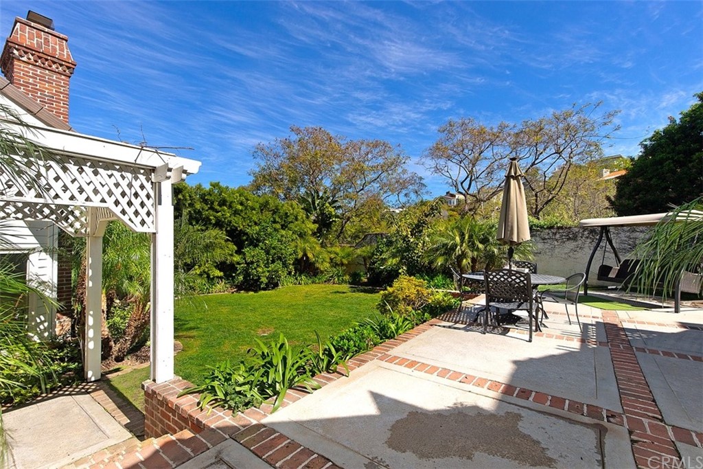 7 Windsor Newport Beach, CA 92660 - Photo 36 of 40 a view of a patio with table and chairs and potted plants
