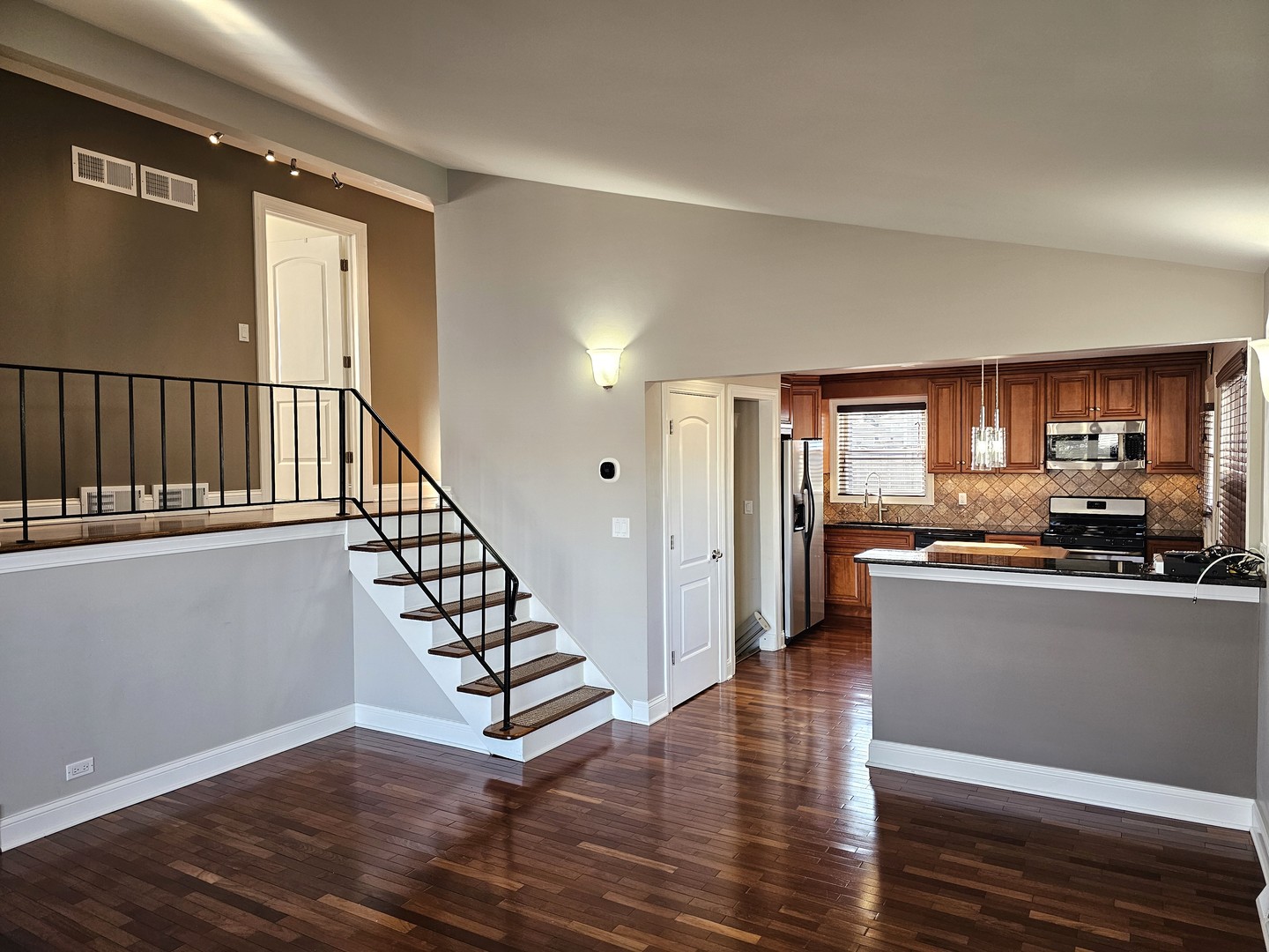 734 Neva Avenue Addison, IL 60101 - Photo 3 of 21 Gallery Image 3