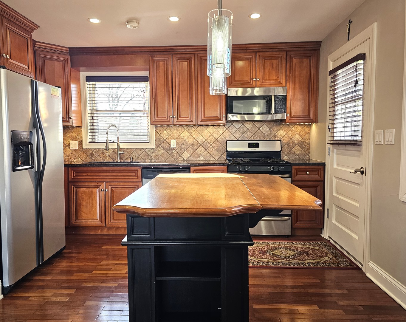 734 Neva Avenue Addison, IL 60101 - Photo 4 of 21 Gallery Image 4