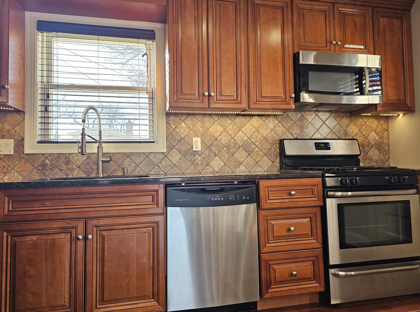 734 Neva Avenue Addison, IL 60101 - Photo 5 of 21 Gallery Image 5