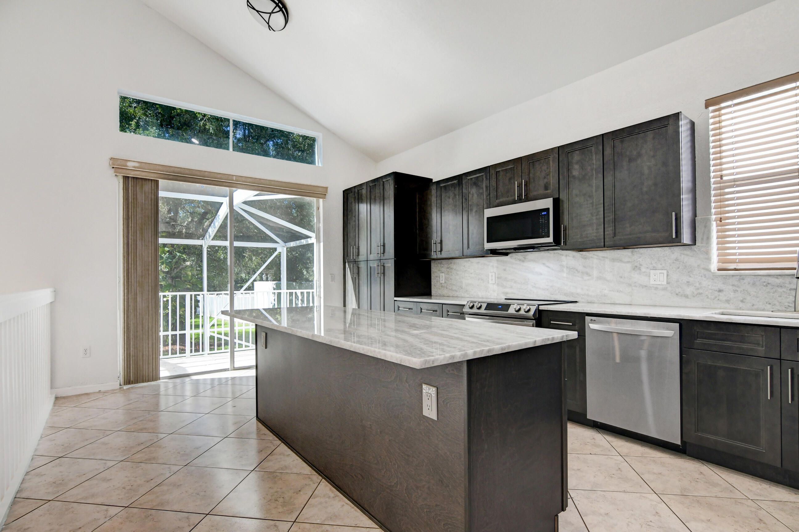 7546 Ridgefield Lane Lake Worth, FL 33467 - Photo 5 of 49 13_dsc_7127_28_29_30_31