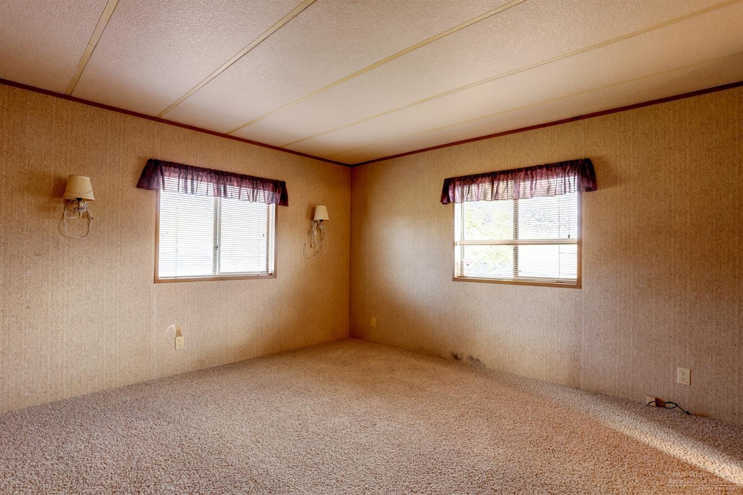 65040 Hunnell Road Bend, OR 97703 - Photo 4 of 25 Additional Photo