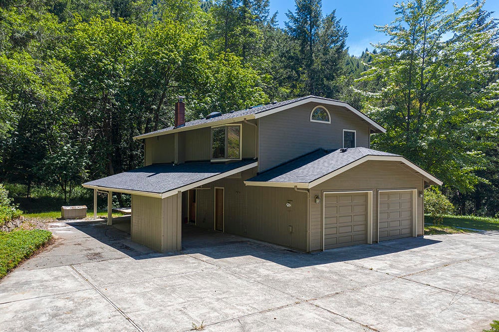 2535 Winona Road Grants Pass, OR 97526 - Photo 28 of 36 30