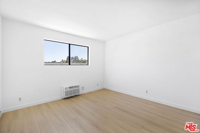 $455,000 | 8641 Glenoaks Boulevard, Unit 204, Sun Valley, CA 91352