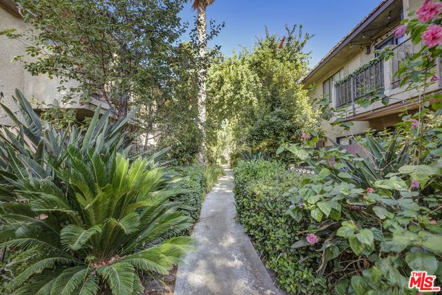 $455,000 | 8641 Glenoaks Boulevard, Unit 204, Sun Valley, CA 91352