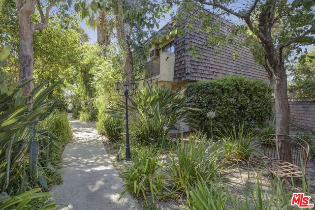 $455,000 | 8641 Glenoaks Boulevard, Unit 204, Sun Valley, CA 91352