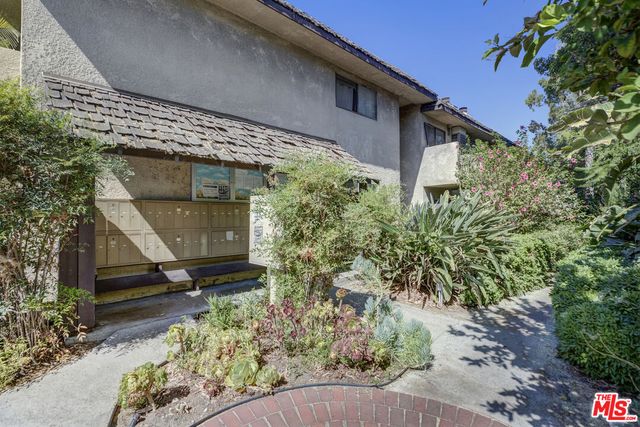 $455,000 | 8641 Glenoaks Boulevard, Unit 204, Sun Valley, CA 91352
