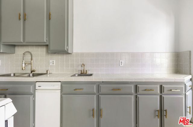 $455,000 | 8641 Glenoaks Boulevard, Unit 204, Sun Valley, CA 91352