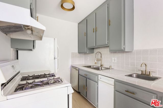 $455,000 | 8641 Glenoaks Boulevard, Unit 204, Sun Valley, CA 91352