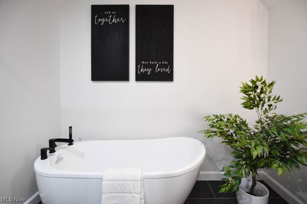 5070 Hills And Dales Road Northwest Canton, OH 44708 - Photo 17 of 35 Master Tub