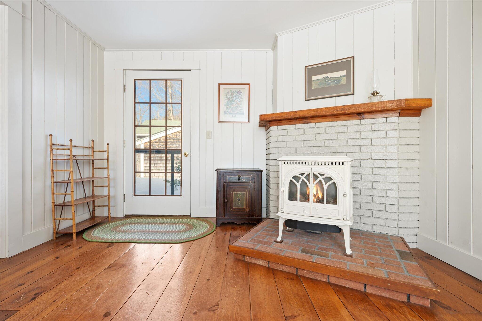 14 Oak Street Bucksport, ME 04416 - Photo 11 of 58 23-Living Room