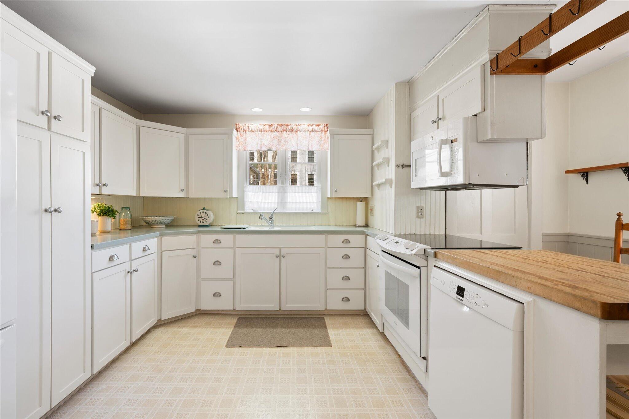 14 Oak Street Bucksport, ME 04416 - Photo 14 of 58 05-Kitchen